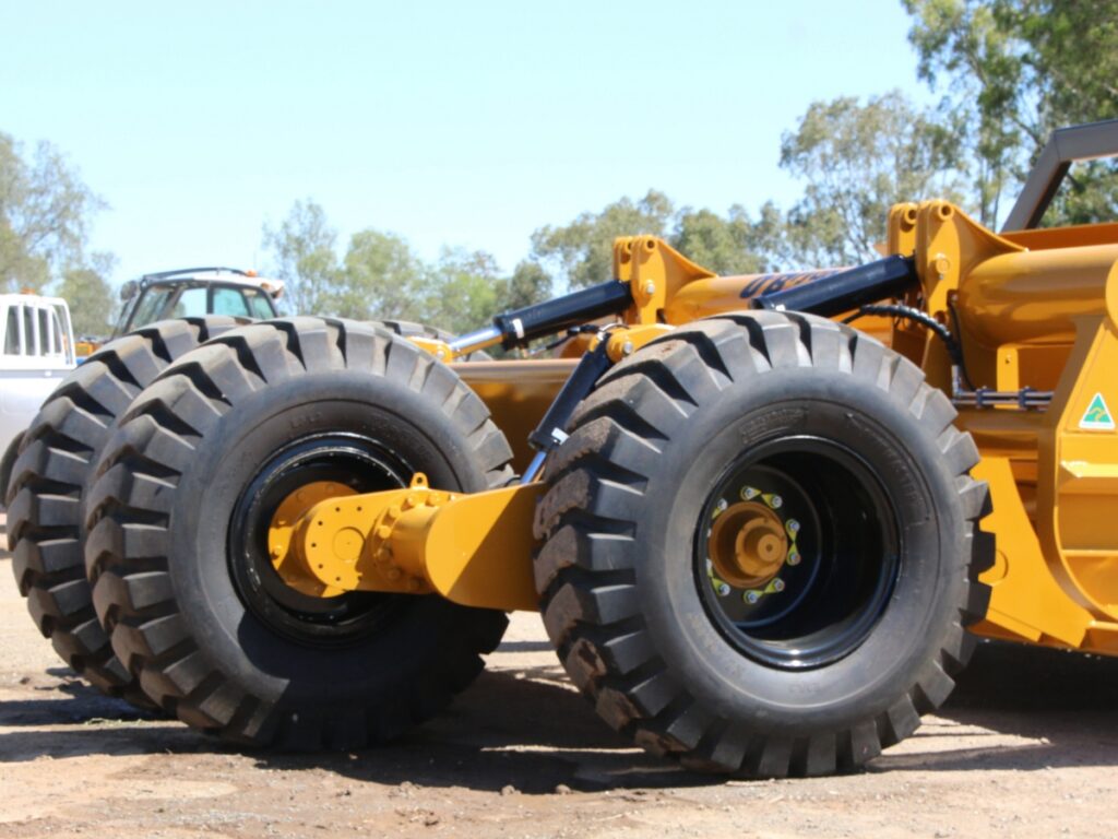 Heavy duty earthmover tyres